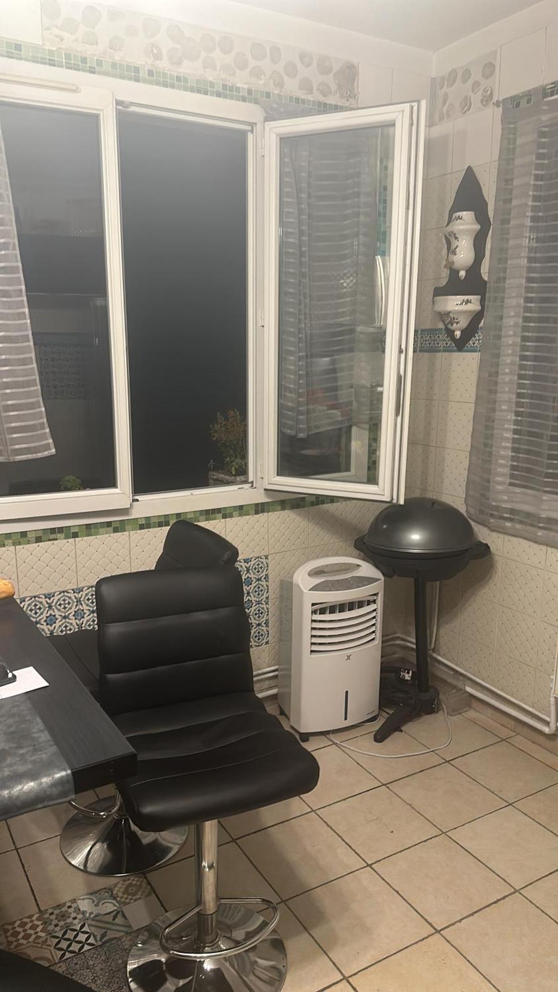 Laila Apartment เครยล์ ภายนอก รูปภาพ